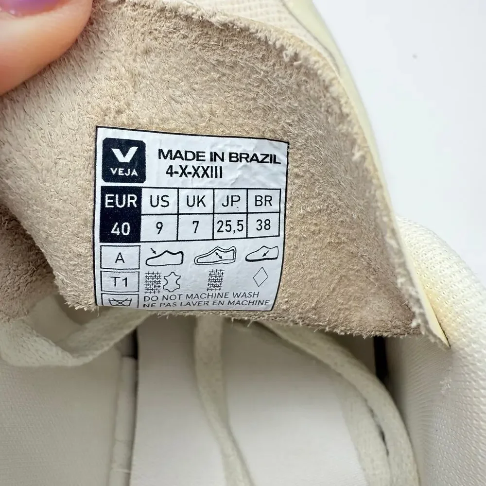 VEJA Women's V-10 Sneaker Size 9 / EUR 40